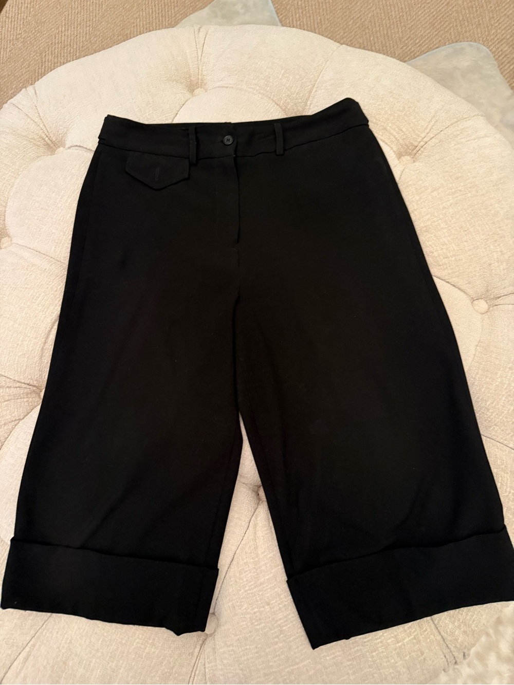 Larry Levine Black Cuffed Bermuda Capris